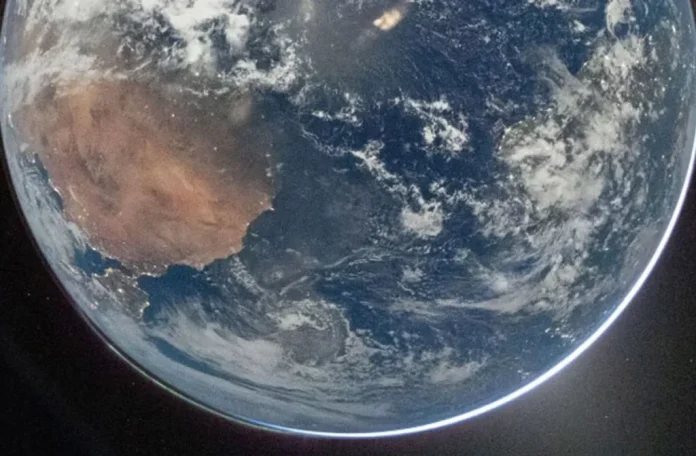 nasa-publica-imagen-de-la-tierra-captada-por-astronauta-de-artemis-ii