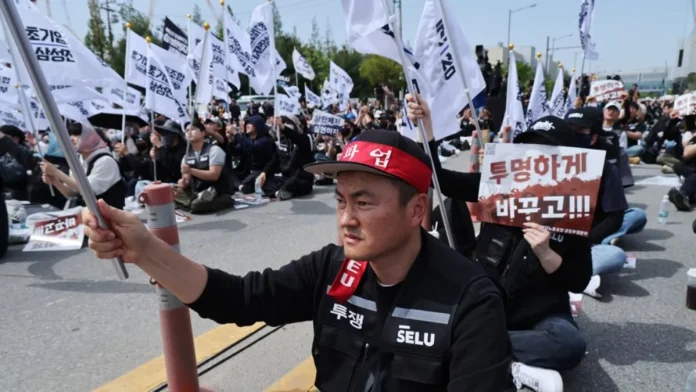 trabajadores-de-samsung-protestan-por-bonificaciones-y-advierten-con-huelga-de-18-dias