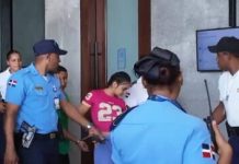 Masha llega esposada a tribunal que la dejará libre o le cantará medidas de coerción, es acusada de porte ilegal de armas masha-llega-esposada-a-tribunal-que-la-dejara-libre-o-le-cantara-medidas-de-coercion,-es-acusada-de-porte-ilegal-de-armas