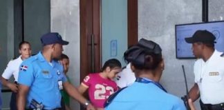 Masha llega esposada a tribunal que la dejará libre o le cantará medidas de coerción, es acusada de porte ilegal de armas masha-llega-esposada-a-tribunal-que-la-dejara-libre-o-le-cantara-medidas-de-coercion,-es-acusada-de-porte-ilegal-de-armas