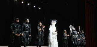 “Bernarda Alba” abre el Festae entre ovaciones “bernarda-alba”-abre-el-festae-entre-ovaciones