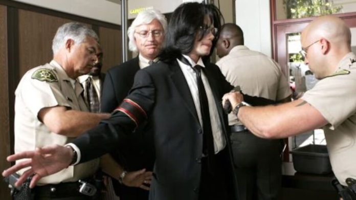 netflix-estrenara-docuserie-sobre-el-juicio-de-michael-jackson-en-2005