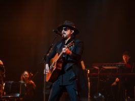 Beto Cuevas convierte el Teatro Nacional en una noche de nostalgia y rock íntimo beto-cuevas-convierte-el-teatro-nacional-en-una-noche-de-nostalgia-y-rock-intimo