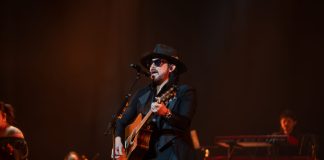Beto Cuevas convierte el Teatro Nacional en una noche de nostalgia y rock íntimo beto-cuevas-convierte-el-teatro-nacional-en-una-noche-de-nostalgia-y-rock-intimo