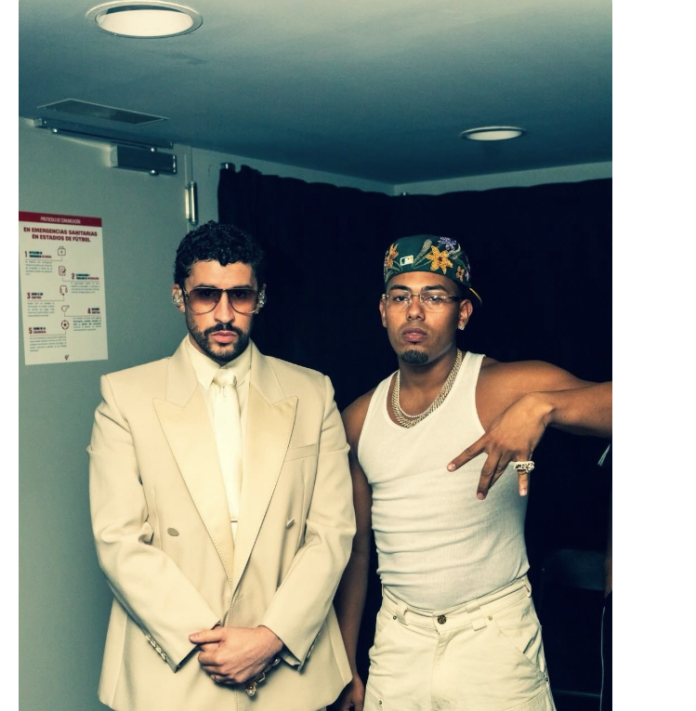 myke-towers-sorprende-en-concierto-de-bad-bunny-en-madrid myke-towers-sorprende-en-concierto-de-bad-bunny-en-madrid