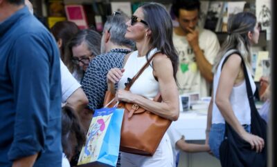 la-reina-letizia-sorprende-con-una-visita-cercana-a-la-feria-del-libro-de-madrid la-reina-letizia-sorprende-con-una-visita-cercana-a-la-feria-del-libro-de-madrid