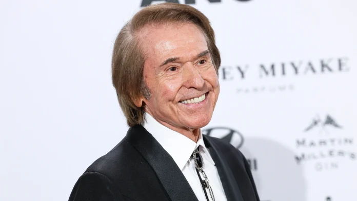 raphael-anuncia-que-su-bioserie-llegara-a-netflix-despues-del-verano