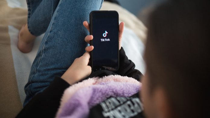 indonesia-desactiva-4.7-millones-de-cuentas-de-menores-en-tiktok-y-youtube