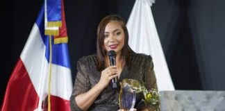 Amelia Reyes es reconocida por su trayectoria en la comunicación digital durante los Premios Entre Copas USA en Nueva York amelia-reyes-es-reconocida-por-su-trayectoria-en-la-comunicacion-digital-durante-los-premios-entre-copas-usa-en-nueva-york