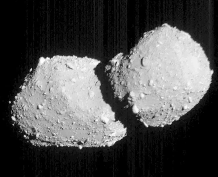 japon-revela-asteroide-con-forma-de-“muneco-de-nieve”-durante-sobrevuelo