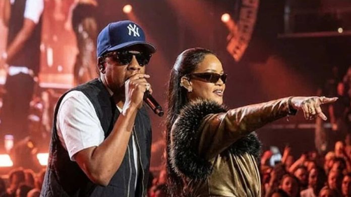 rihanna-reaparece-en-los-escenarios-junto-a-jay-z-en-nueva-york rihanna-reaparece-en-los-escenarios-junto-a-jay-z-en-nueva-york