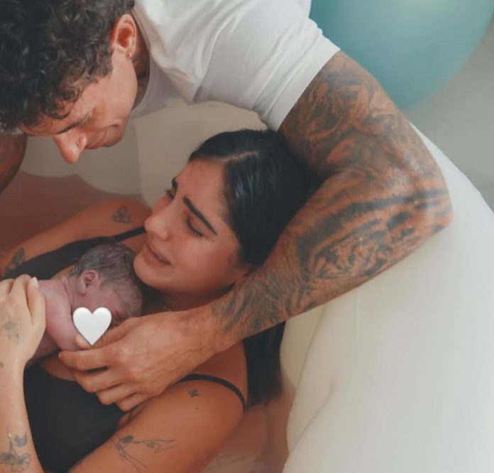 isabella-ladera-da-a-luz-a-su-hijo-koa-durante-un-parto-casero isabella-ladera-da-a-luz-a-su-hijo-koa-durante-un-parto-casero