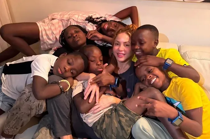 shakira-de-visita-en-miami-junto-a-los-ninos-de-ghetto-kids-tras-su-participacion-en-el-mundial shakira-de-visita-en-miami-junto-a-los-ninos-de-ghetto-kids-tras-su-participacion-en-el-mundial