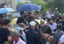VIDEO: Sepultan a esposa de Oro Duro en el cementerio Cristo Salvador; Yiyo Sarante asiste al sepelio video:-sepultan-a-esposa-de-oro-duro-en-el-cementerio-cristo-salvador;-yiyo-sarante-asiste-al-sepelio