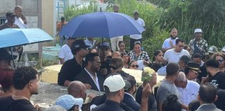 VIDEO: Sepultan a esposa de Oro Duro en el cementerio Cristo Salvador; Yiyo Sarante asiste al sepelio video:-sepultan-a-esposa-de-oro-duro-en-el-cementerio-cristo-salvador;-yiyo-sarante-asiste-al-sepelio