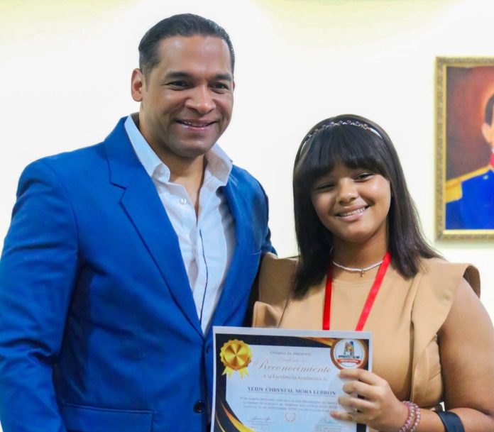 premio-a-la-excelencia-orlando-martinez-reconoce-a-132-estudiantes;-20-alcanzaron-indice-perfecto-de-100