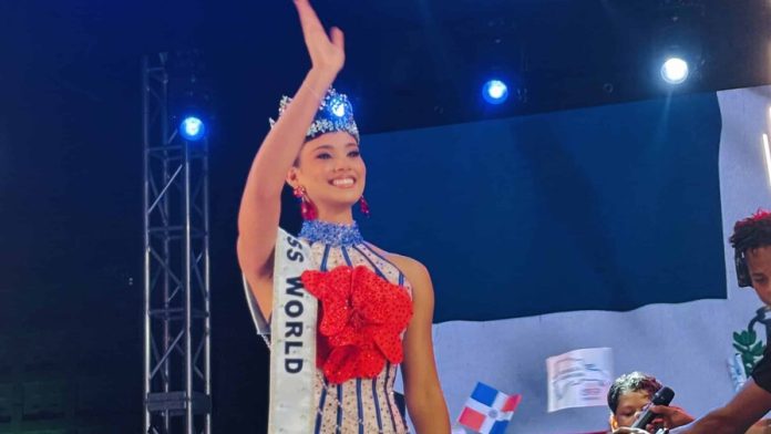 joheirry-mola-recibe-homenaje-en-rd-tras-conquistar-la-corona-de-miss-mundo