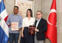 Embajada de Türkiye dona réplica del mapamundi de Piri Reis al Faro a Colón embajada-de-turkiye-dona-replica-del-mapamundi-de-piri-reis-al-faro-a-colon
