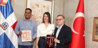 Embajada de Türkiye dona réplica del mapamundi de Piri Reis al Faro a Colón embajada-de-turkiye-dona-replica-del-mapamundi-de-piri-reis-al-faro-a-colon