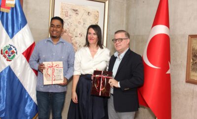 embajada-de-turkiye-dona-replica-del-mapamundi-de-piri-reis-al-faro-a-colon embajada-de-turkiye-dona-replica-del-mapamundi-de-piri-reis-al-faro-a-colon