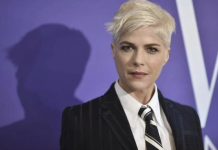 Selma Blair habría intentado abrir la puerta de un avión y agredir a auxiliares de vuelo selma-blair-habria-intentado-abrir-la-puerta-de-un-avion-y-agredir-a-auxiliares-de-vuelo