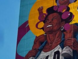 Angurria pinta en el Bronx el mural más alto de Estados Unidos: una mujer en rolos a 29 pisos de altura angurria-pinta-en-el-bronx-el-mural-mas-alto-de-estados-unidos:-una-mujer-en-rolos-a-29-pisos-de-altura