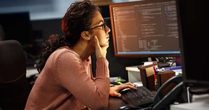 el-58-%-de-las-mujeres-en-tecnologia-considera-injusto-su-salario,-segun-estudio