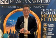 Iván Ruiz recibe premio internacional en Miami por su trayectoria en la TV y por la serie «La Familia Espejo» ivan-ruiz-recibe-premio-internacional-en-miami-por-su-trayectoria-en-la-tv-y-por-la-serie-«la-familia-espejo»